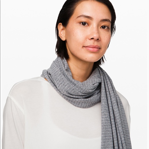 Lululemon vinyasa snap infinity scarf - Picture 3 of 7